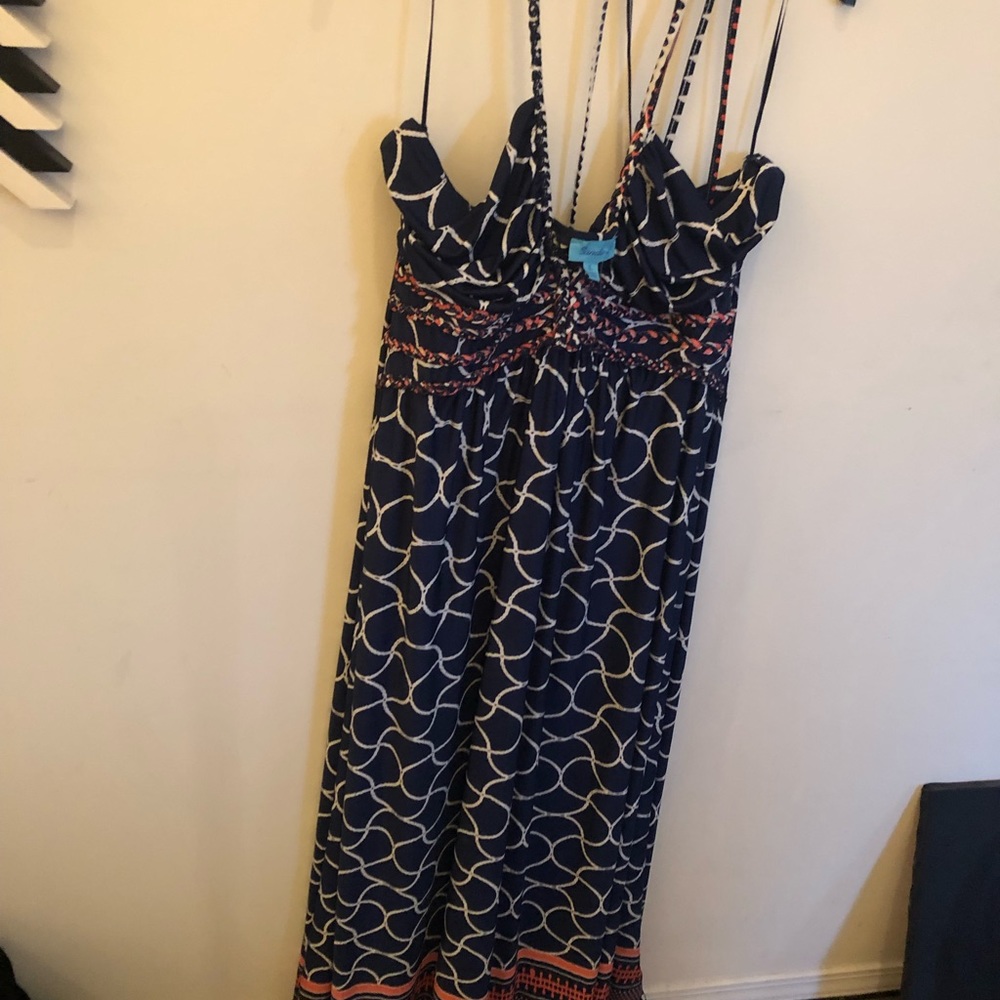 Fun flattering maxi dress. Love the tie details